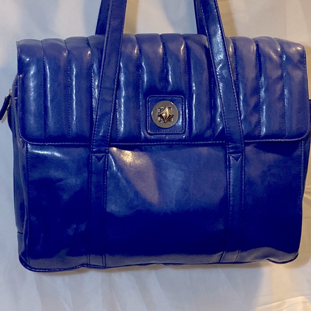 💎 TOTE /TRAVEL /MESSENGER BAG NWOT. INSIDE FULLY LINED,QUILTED DESIGN
